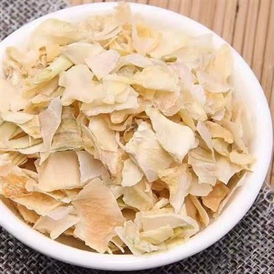 पीला प्याज क्यूब्स